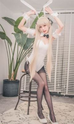两个美女的胸互摸互揉接吻